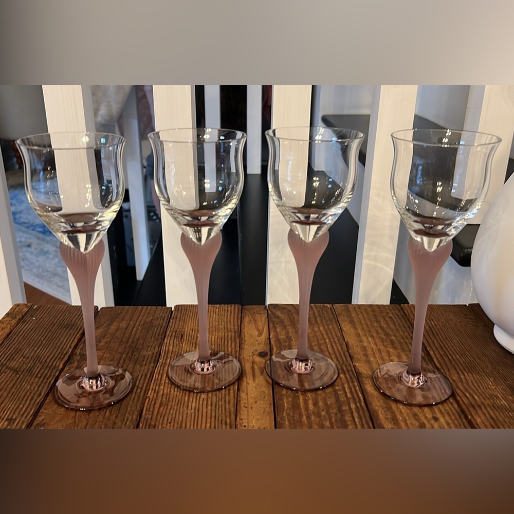 Vintage Set of Amethyst Stemmed Wine and Liqueur Glasses (8) - Picture 4 of 7
